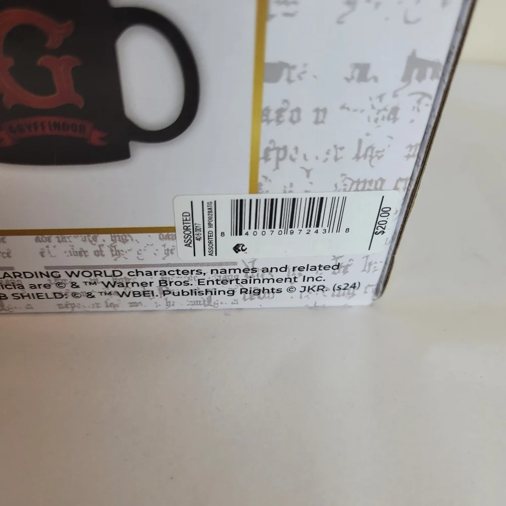 Hogwarts Harry‎ Potter Boxed Gift Set: Coffee Mug, Socks, Beanie Hat. Wizzard.
